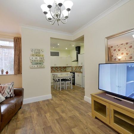 Ground Floor Apartment Up To 6 Guests With Games Chill Out Room Scarborough Luaran gambar