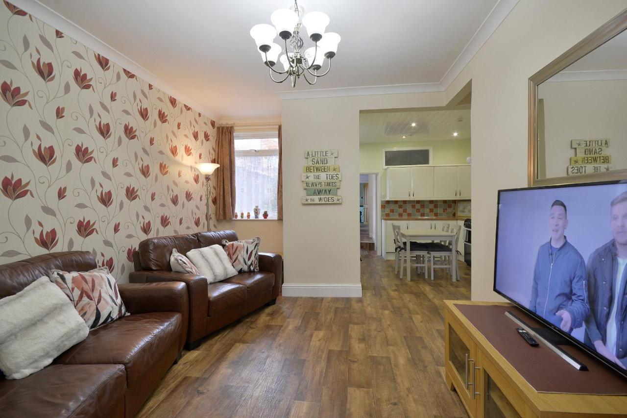 Ground Floor Apartment Up To 6 Guests With Games Chill Out Room Scarborough Luaran gambar