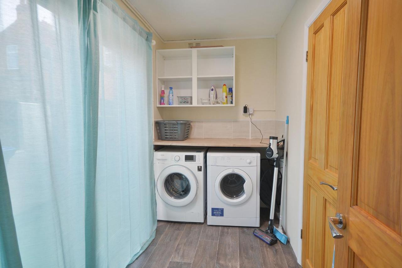 Ground Floor Apartment Up To 6 Guests With Games Chill Out Room Scarborough Luaran gambar