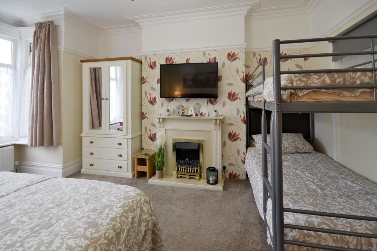 Ground Floor Apartment Up To 6 Guests With Games Chill Out Room Scarborough Luaran gambar